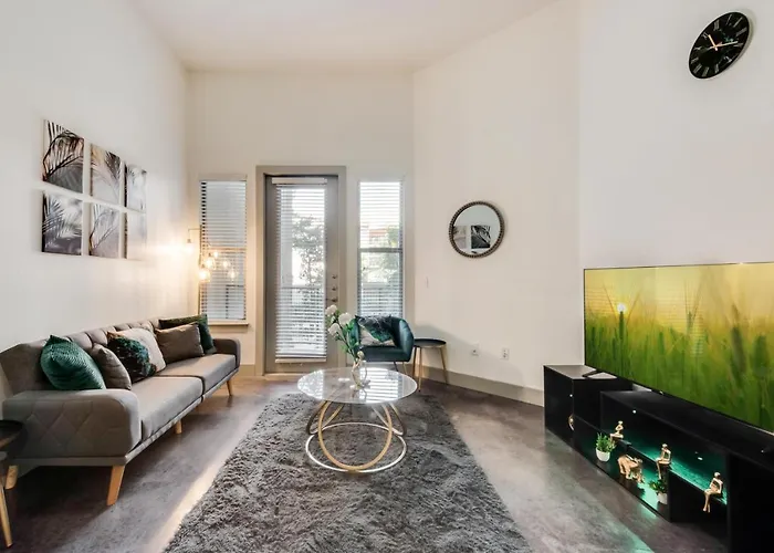 Stylish 2 Bedroom Apartment In Medical District