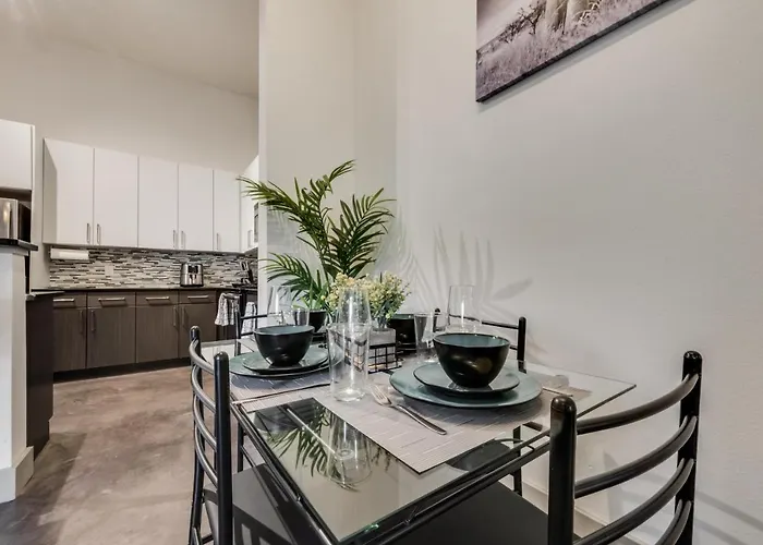 Stylish 2 Bedroom Apartment In Medical District